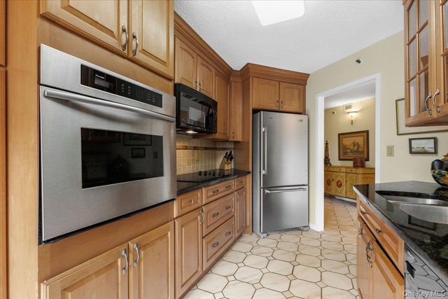 25 Rockledge Avenue 205, White Plains, NY 10601
