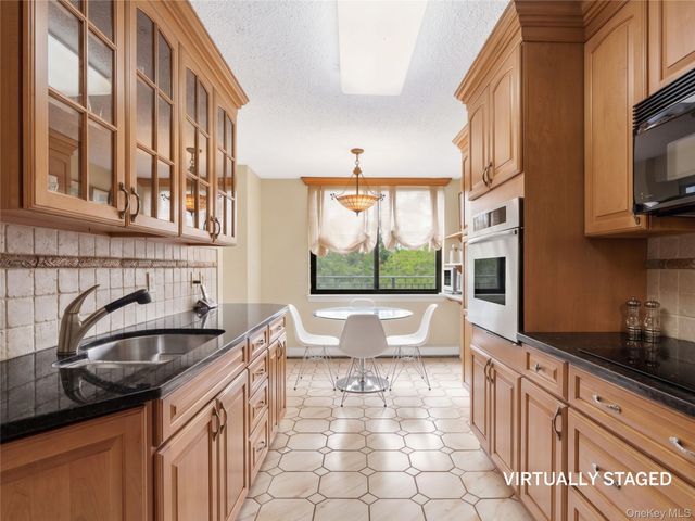 25 Rockledge Avenue 205, White Plains, NY 10601