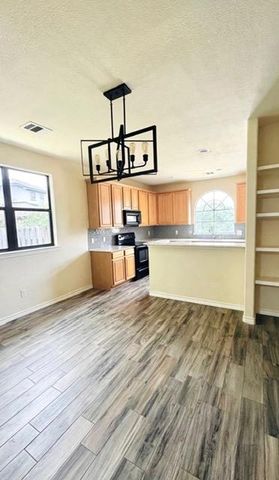 1405 Delsie DR B, Austin, TX 78734