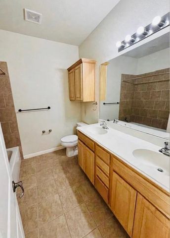 1405 Delsie DR B, Austin, TX 78734
