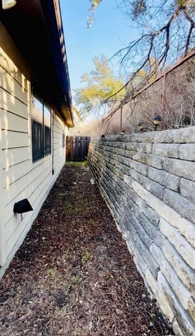 1405 Delsie DR B, Austin, TX 78734