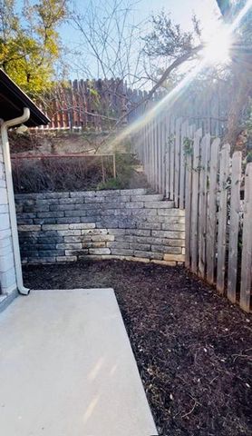1405 Delsie DR B, Austin, TX 78734