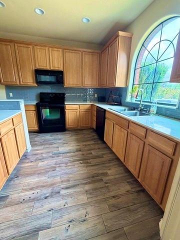 1405 Delsie DR B, Austin, TX 78734