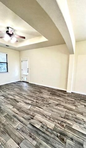 1405 Delsie DR B, Austin, TX 78734