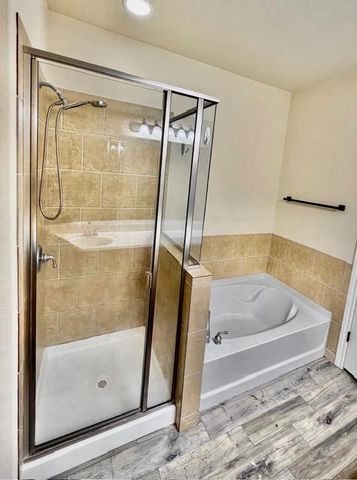 1405 Delsie DR B, Austin, TX 78734