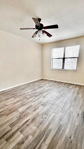 1405 Delsie DR B, Austin, TX 78734