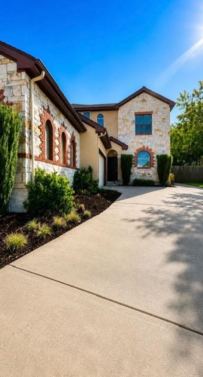 1405 Delsie DR B, Austin, TX 78734