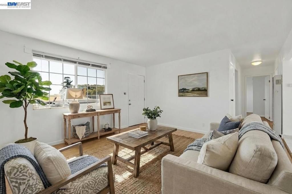 Image 12 of property listing at 2828 22nd Avenue, Oakland, CA 94606