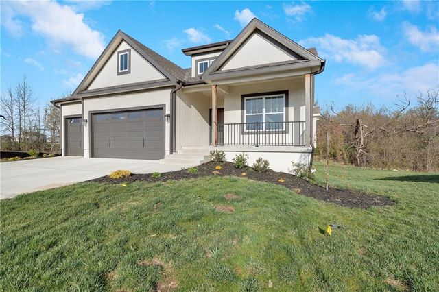 300 SW Hawthorne Court, Blue Springs, MO 64014