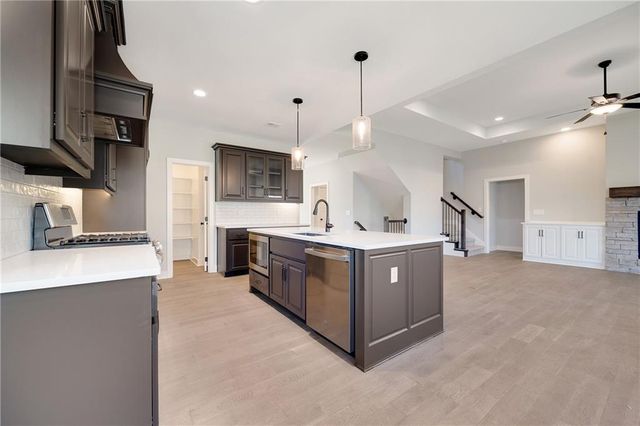 300 SW Hawthorne Court, Blue Springs, MO 64014