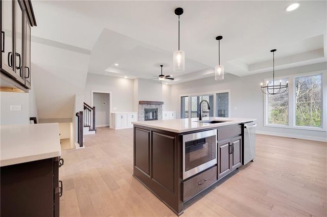 300 SW Hawthorne Court, Blue Springs, MO 64014