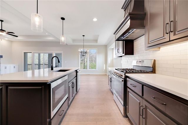 300 SW Hawthorne Court, Blue Springs, MO 64014