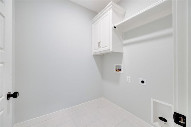 300 SW Hawthorne Court, Blue Springs, MO 64014