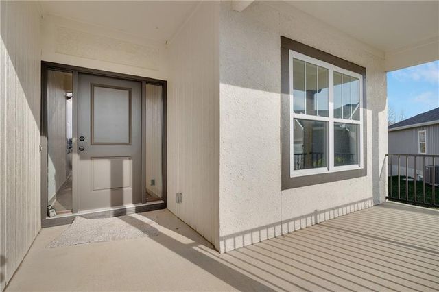 300 SW Hawthorne Court, Blue Springs, MO 64014