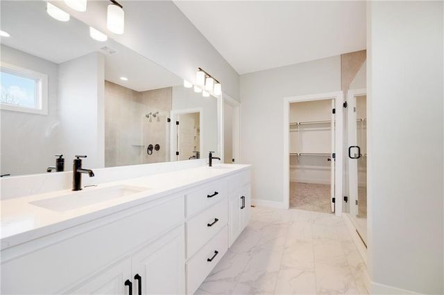 300 SW Hawthorne Court, Blue Springs, MO 64014