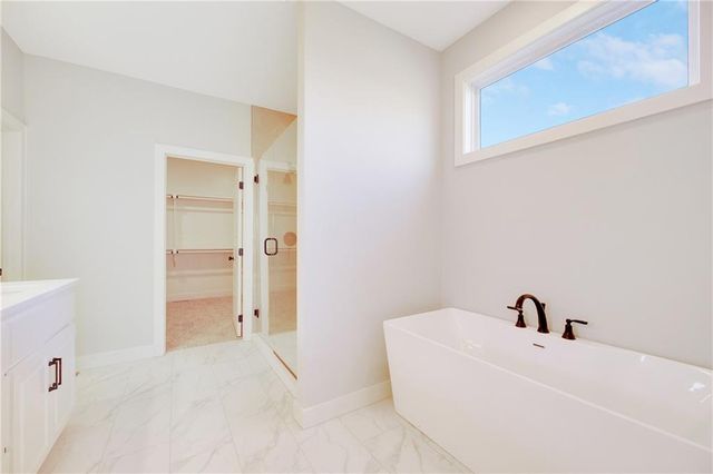 300 SW Hawthorne Court, Blue Springs, MO 64014