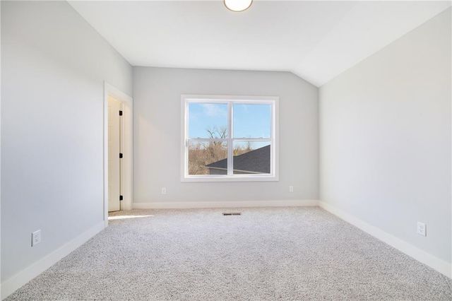 300 SW Hawthorne Court, Blue Springs, MO 64014