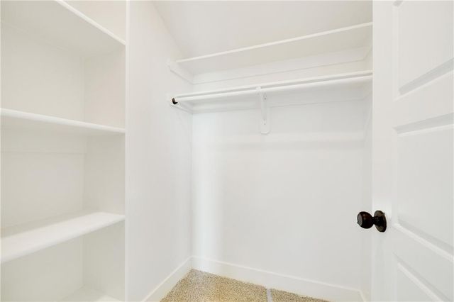 300 SW Hawthorne Court, Blue Springs, MO 64014