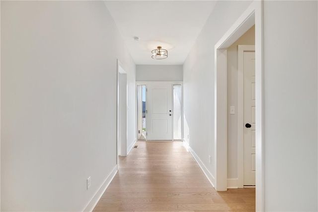 300 SW Hawthorne Court, Blue Springs, MO 64014