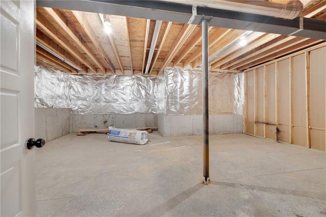 300 SW Hawthorne Court, Blue Springs, MO 64014