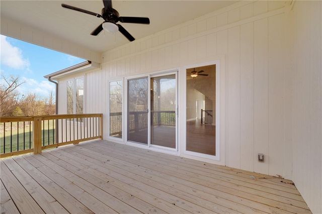 300 SW Hawthorne Court, Blue Springs, MO 64014