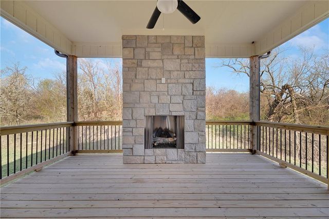 300 SW Hawthorne Court, Blue Springs, MO 64014