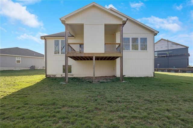 300 SW Hawthorne Court, Blue Springs, MO 64014