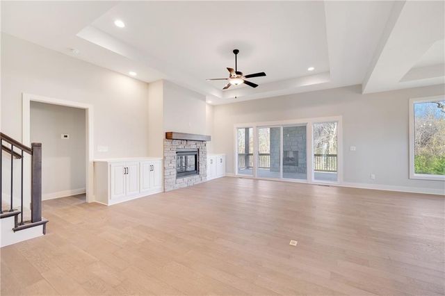 300 SW Hawthorne Court, Blue Springs, MO 64014