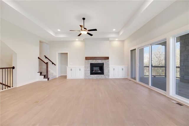 300 SW Hawthorne Court, Blue Springs, MO 64014