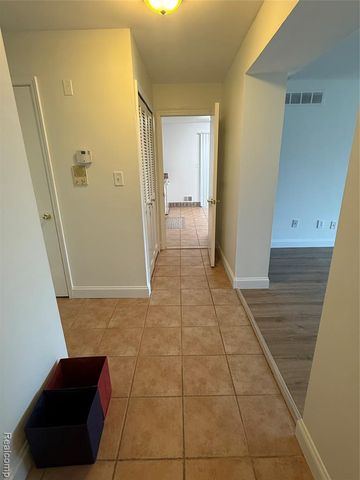 150 E Long Lake Road, Bloomfield Hills, MI 48304