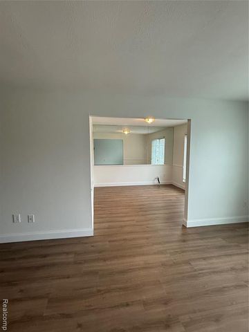 150 E Long Lake Road, Bloomfield Hills, MI 48304