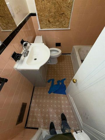 10727 Beaconsfield Street, Detroit, MI 48224