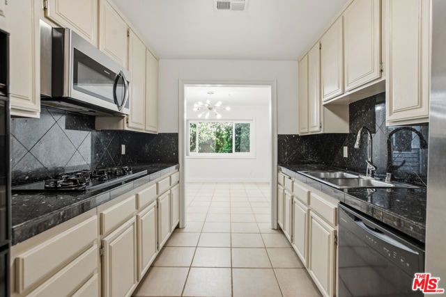 1508 VETERAN Avenue 105, Los Angeles, CA 90024