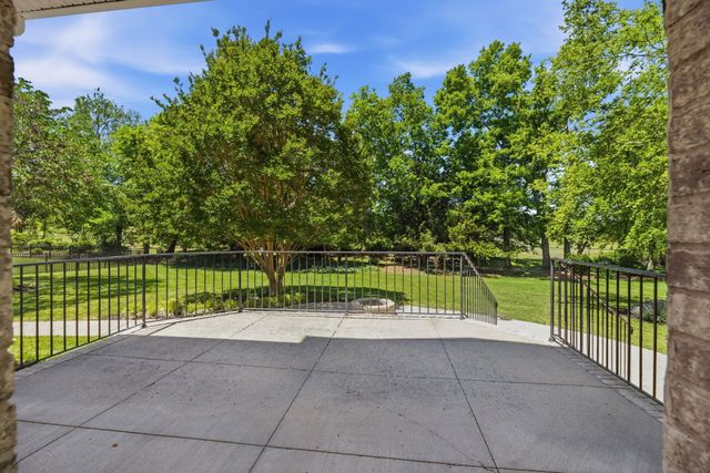 1735 Richbourg Park Dr, Brentwood, TN 37027