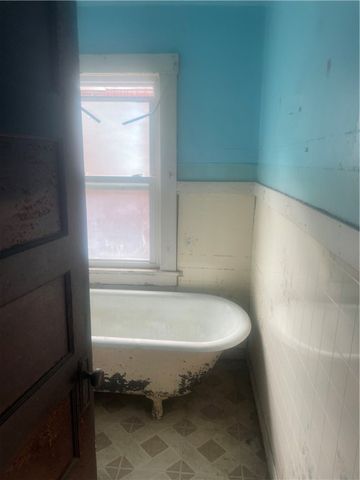 211 Pennsylvania Ave, Clairton, PA 15025