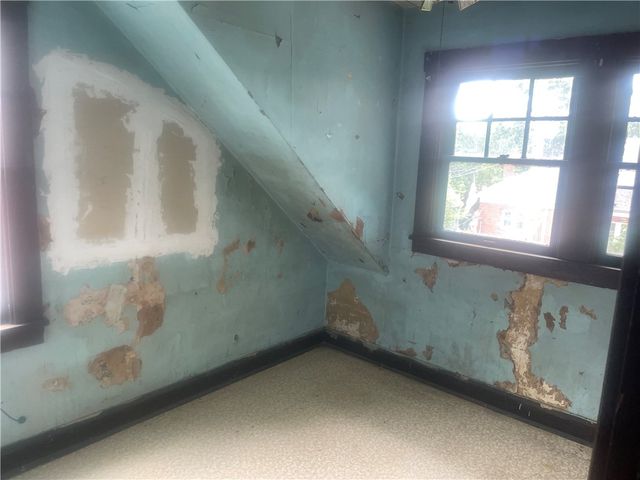 211 Pennsylvania Ave, Clairton, PA 15025