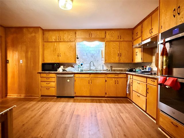 429 Agnes Avenue, Marlin, TX 76661