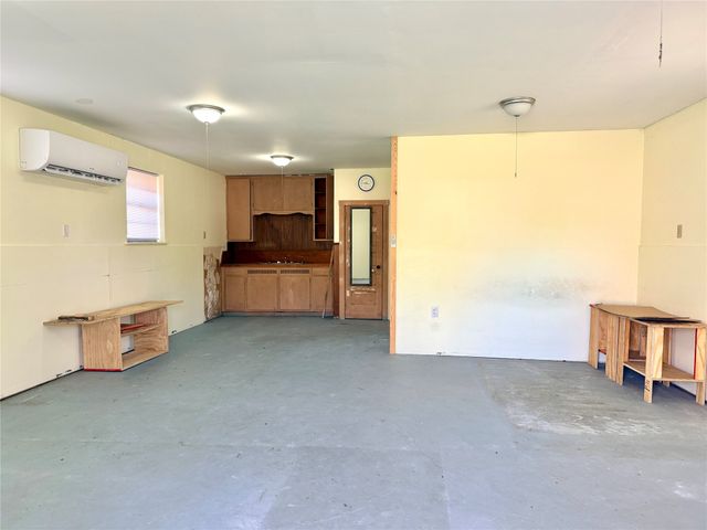 429 Agnes Avenue, Marlin, TX 76661