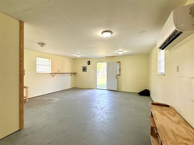 429 Agnes Avenue, Marlin, TX 76661