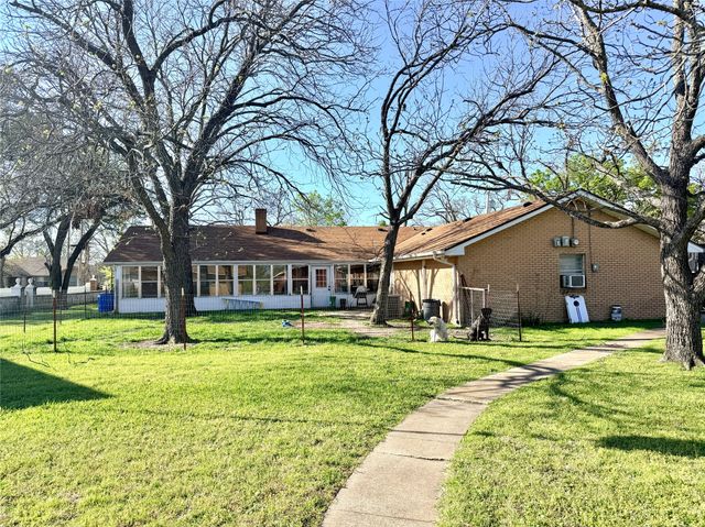 429 Agnes Avenue, Marlin, TX 76661