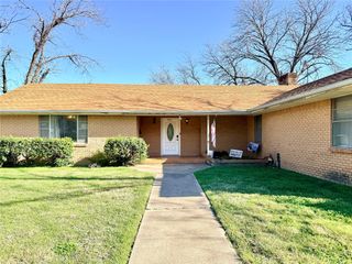 429 Agnes Avenue, Marlin, TX 76661