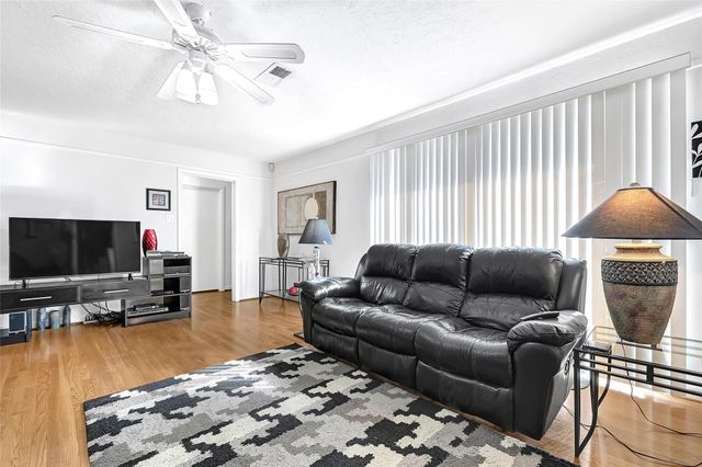 4831 Knickerbocker Street, Houston, TX 77035
