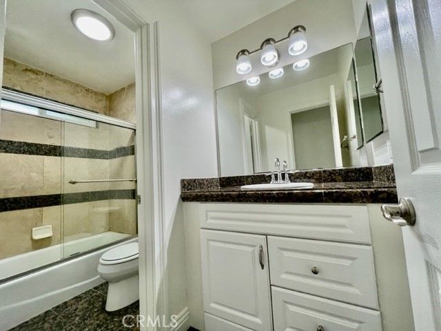 2558 ORANGE Avenue E, Costa Mesa, CA 92627