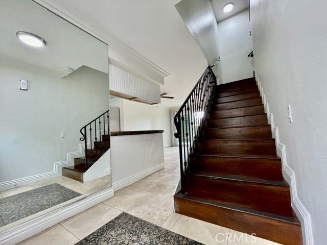 2558 ORANGE Avenue E, Costa Mesa, CA 92627