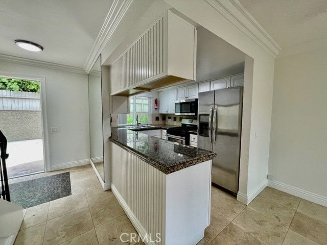 2558 ORANGE Avenue E, Costa Mesa, CA 92627