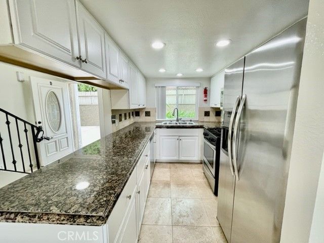 2558 ORANGE Avenue E, Costa Mesa, CA 92627