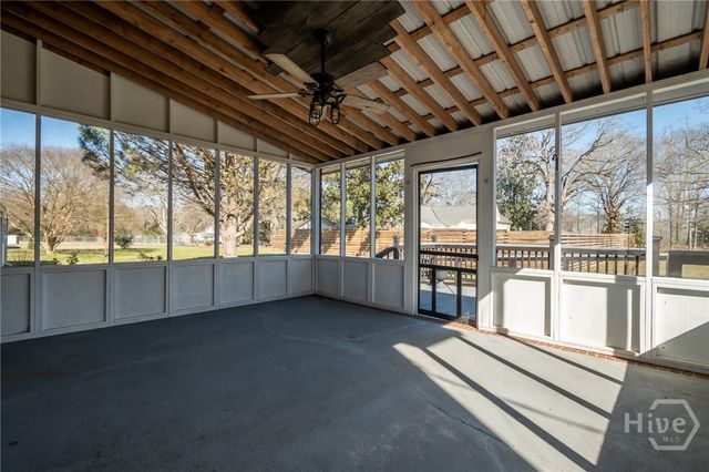 110 Lakeview Drive, Winterville, GA 30683