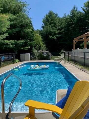 4 Penny Ln, Wareham, MA 02538