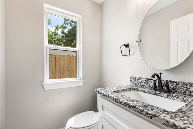 1604 Johnson Street W, Denison, TX 75020