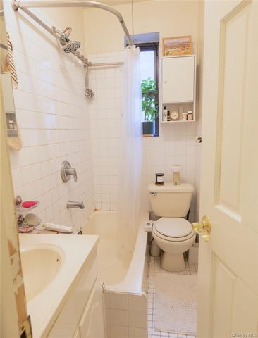 2207 19th Street 34, Astoria, NY 11105